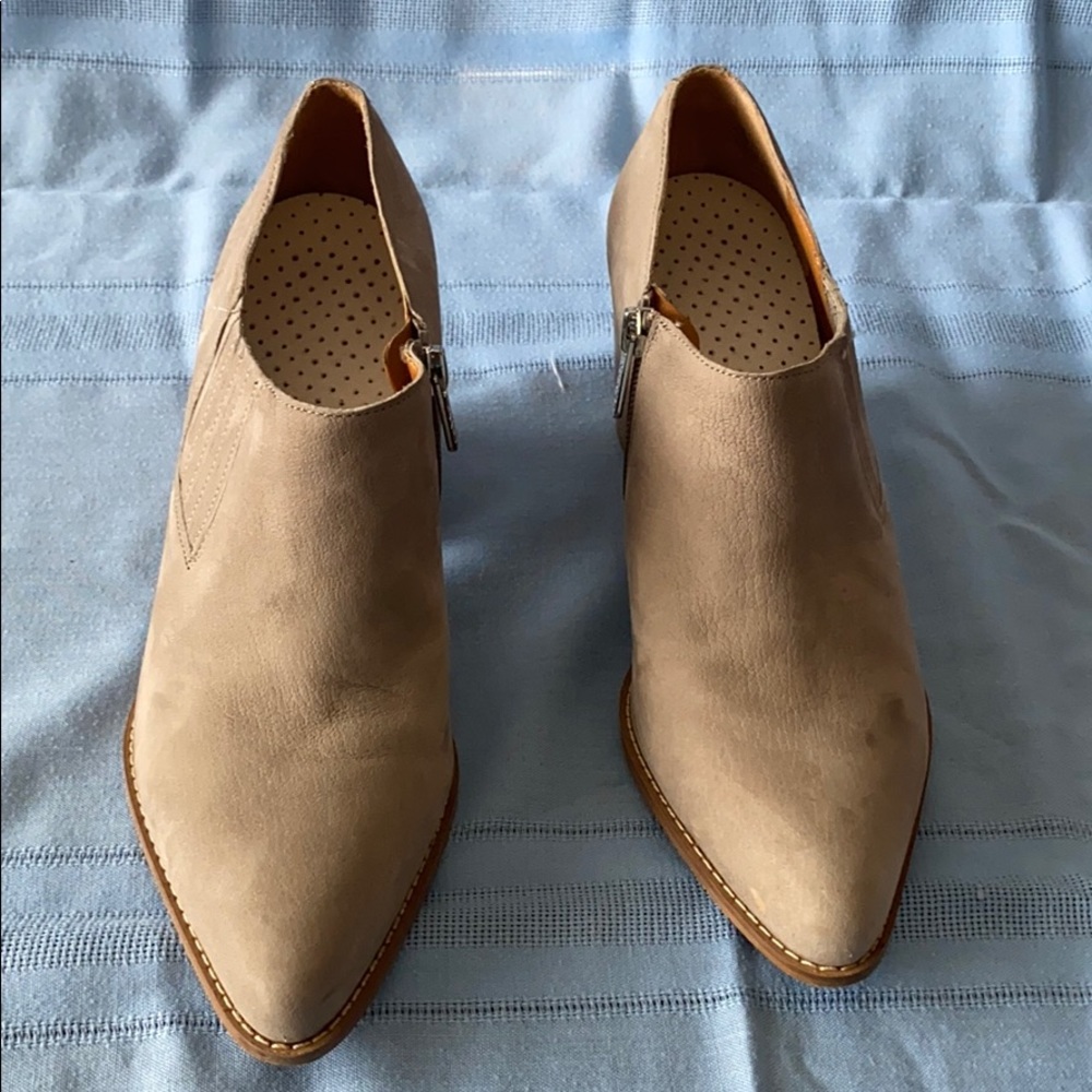 Shoe boots